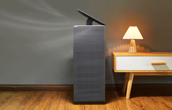 Auto adjusts air flow and brightness